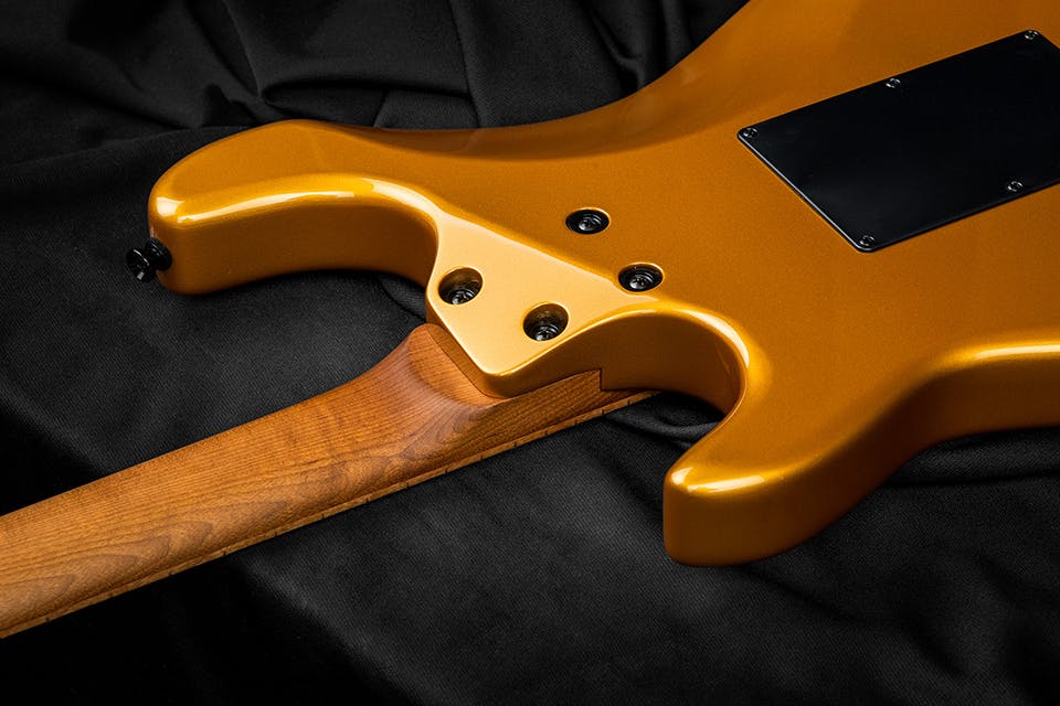 Kiesel Guitars delos headless HD6, roasted maple neck, custom gold finish, neck heel